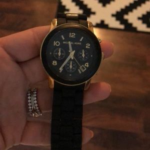 MICHAEL KORS black and gold watch